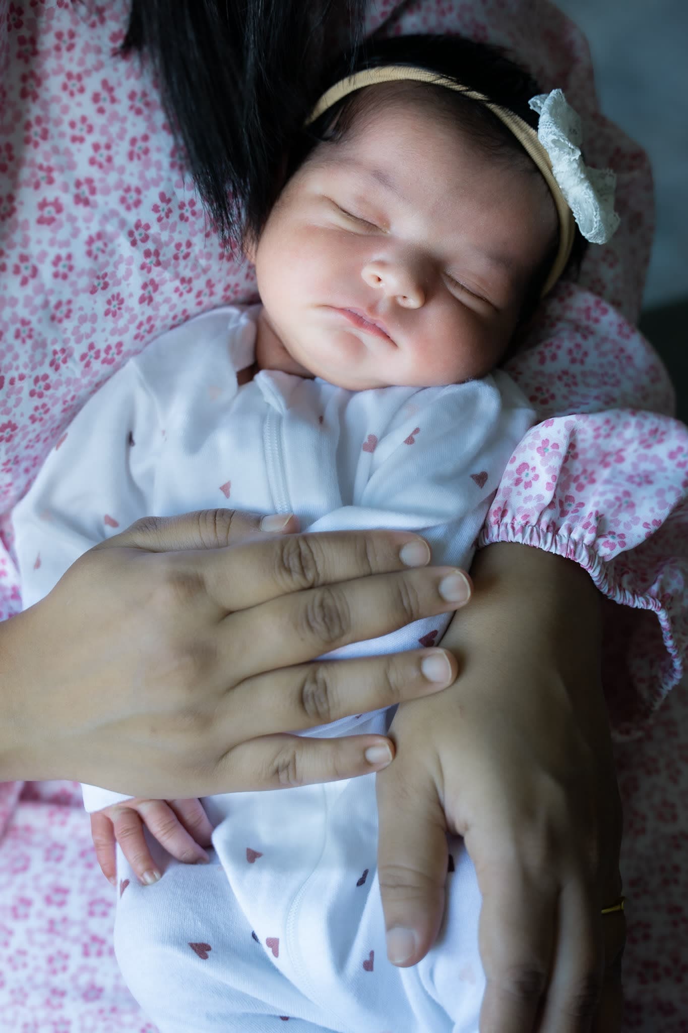 In-home newborn photographer in Montreal for $250